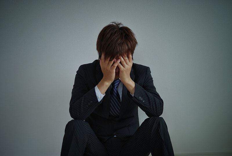 ゴミ屋敷が片付けられずに精神的に追い込まれている男性