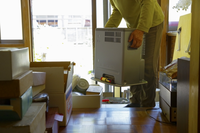 親が施設に入るときの実家の片付けはどこから手を付ける？スムーズな進め方