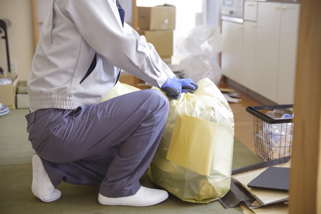 母が片付けられないままでも実家の片付けを進める方法