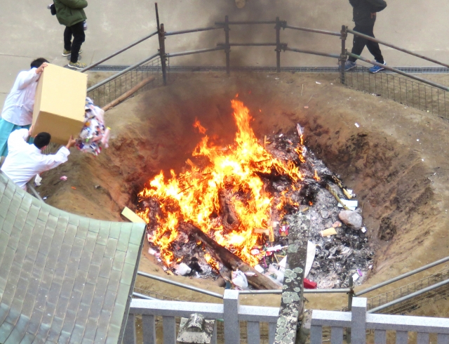しめ縄飾りの捨て方【神社編】