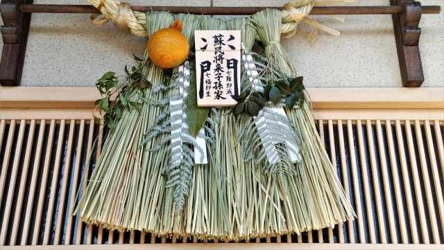 しめ縄飾りを燃えるゴミで捨ててもいいのか