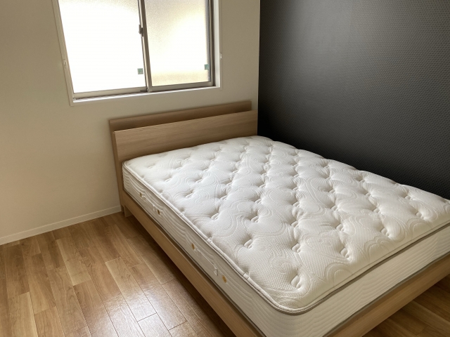 ニトリでマットレスを処分できる？引き取りサービスの詳細や費用を徹底解説