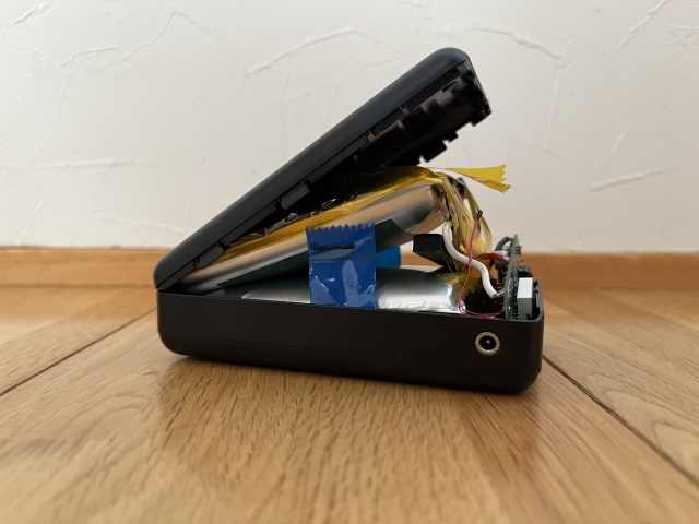 回収不可の膨張したモバイルバッテリーの捨て方